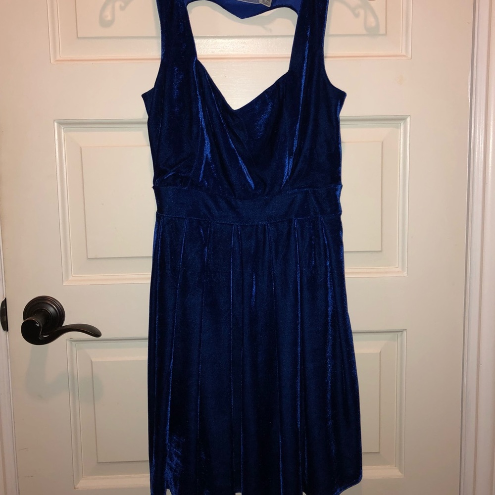 BLUE VELVET COCKTAIL DRESS WITH HEART IN THE BACK